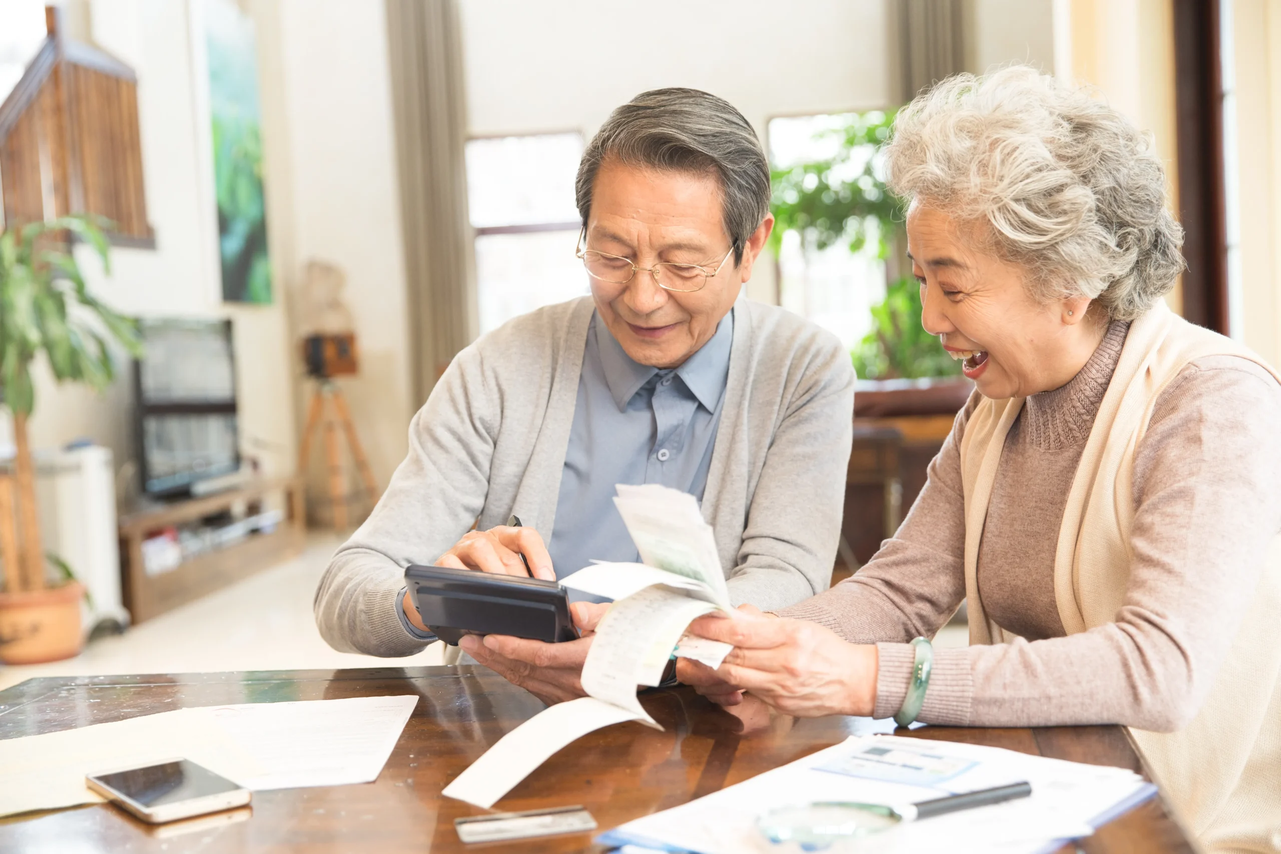 중년 이후 지출 균형이 무너지는 과정 4가지